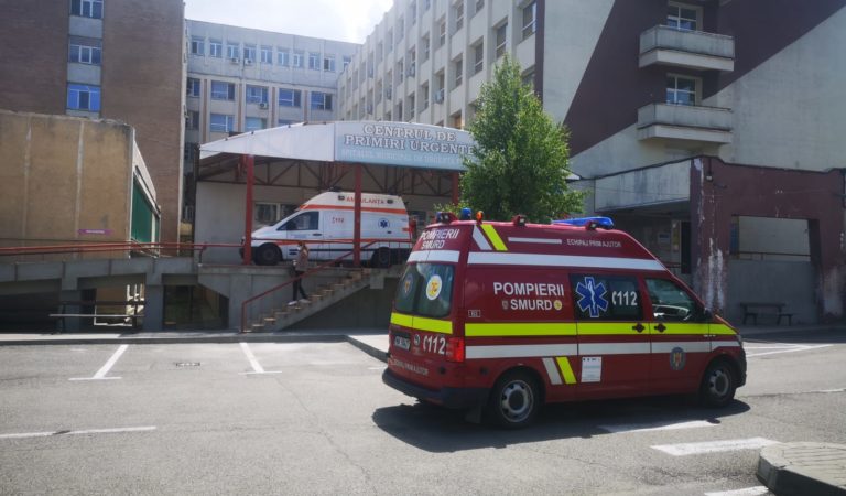 Sute de angajați ai spitalului din Roman vor primi stimulent de risc