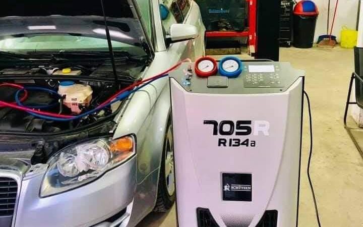 La AutoSmart Service beneficiezi de un serviciu complet destinat instalației de climatizare a mașinii tale