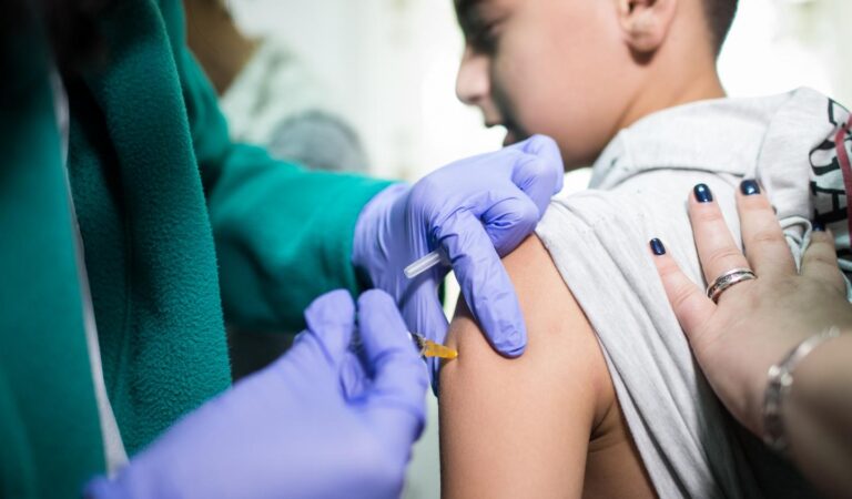 Au început pregătirile pentru vaccinarea anti-COVID a copiilor de 5-11 ani