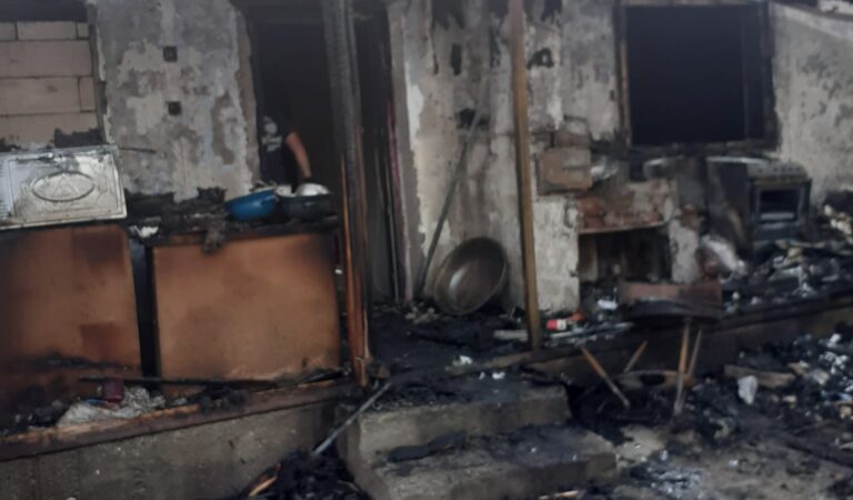 Casă făcută scrum din cauza jarului