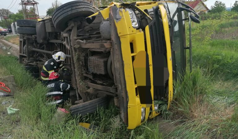 Grav accident în Secuieni, cu șapte persoane implicate
