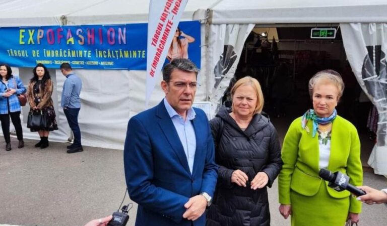 Astăzi a avut loc deschiderea Târgului Expofashion, la Roman