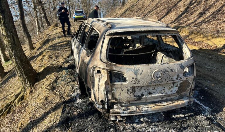 Un romașcan a fost găsit carbonizat în mașina lui, într-o pădure