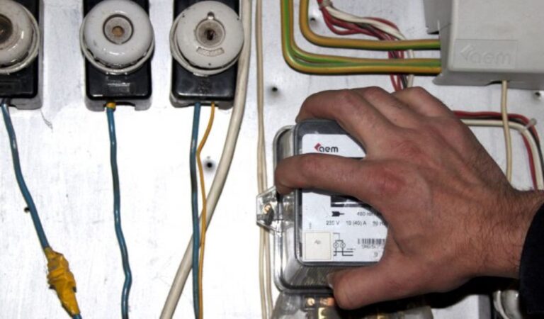 Cercetat pentru furt de energie