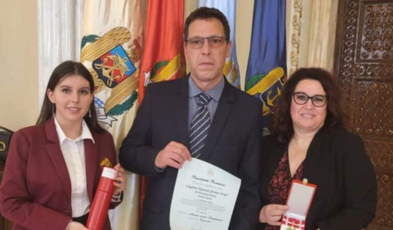 Colegiul Național „Roman-Vodă” a fost distins cu Ordinul „Meritul pentru Învățământ”