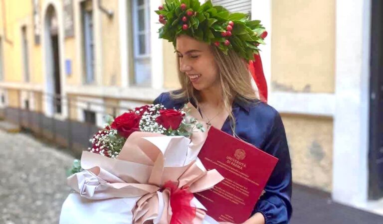 „Sunt mândră că sunt româncă!” Elisa, născută în Italia, a terminat facultatea cu nota 10 și oferă o lecție de ambiție „Sunt mândră că sunt româncă!” Elisa, născută în Italia, a terminat facultatea cu nota 10 și oferă o lecție de ambiție