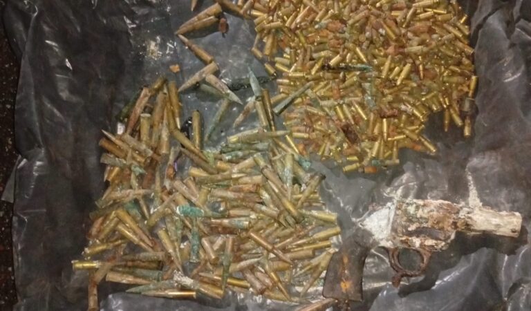 Sute de cartușe ce provin din Al Doilea Război Mondial, găsite în Piatra-Neamț