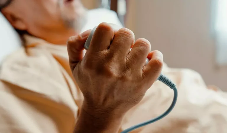 90% dintre saloanele Spitalului din Roman, dotate deja cu butoane de panică 90% dintre saloanele Spitalului din Roman, dotate deja cu butoane de panică