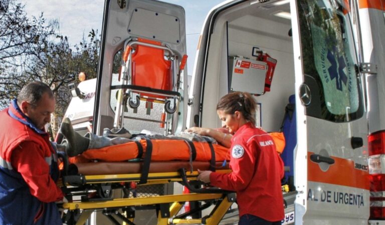 Accident de muncă în Roman: un tânăr a fost tăiat de lama unei lize electrice