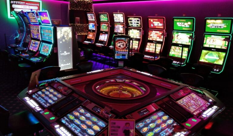 O tânără a agresat o angajată și a furat peste 4.500 de lei dintr-o sală de jocuri