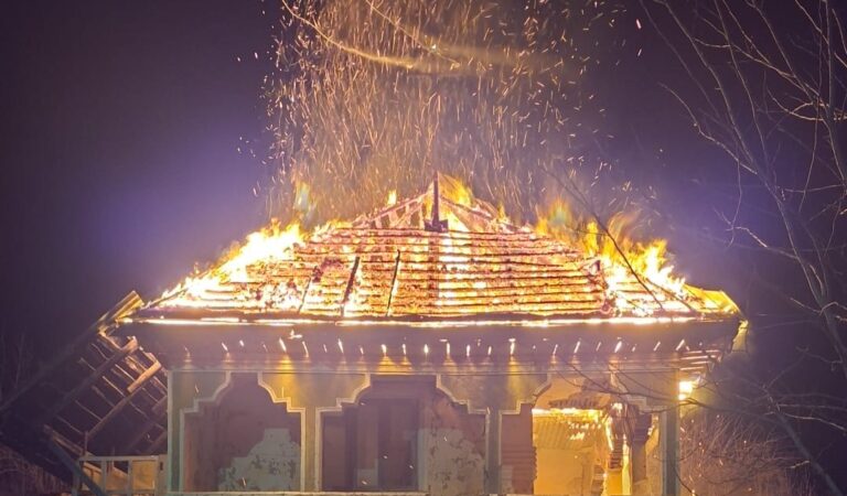Dimineață de coșmar: incendiu puternic la o locuință din Neamț