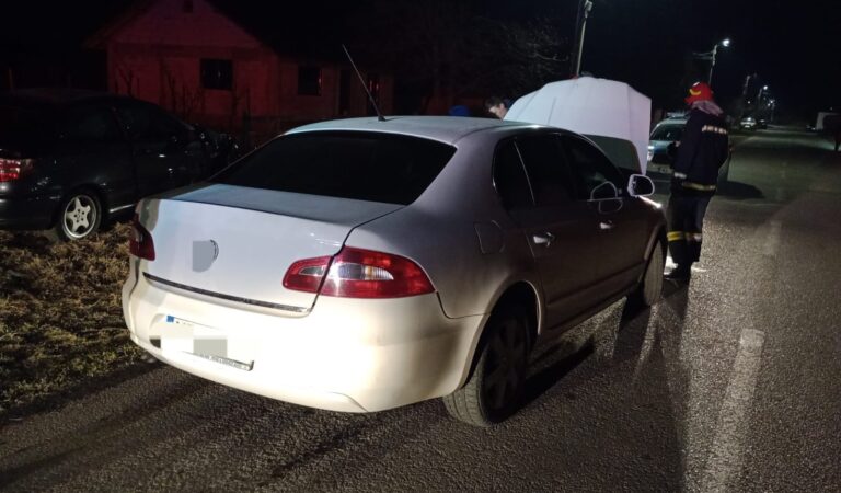 Un tânăr de 19 ani a ajuns la spital după impactul dintre două mașini